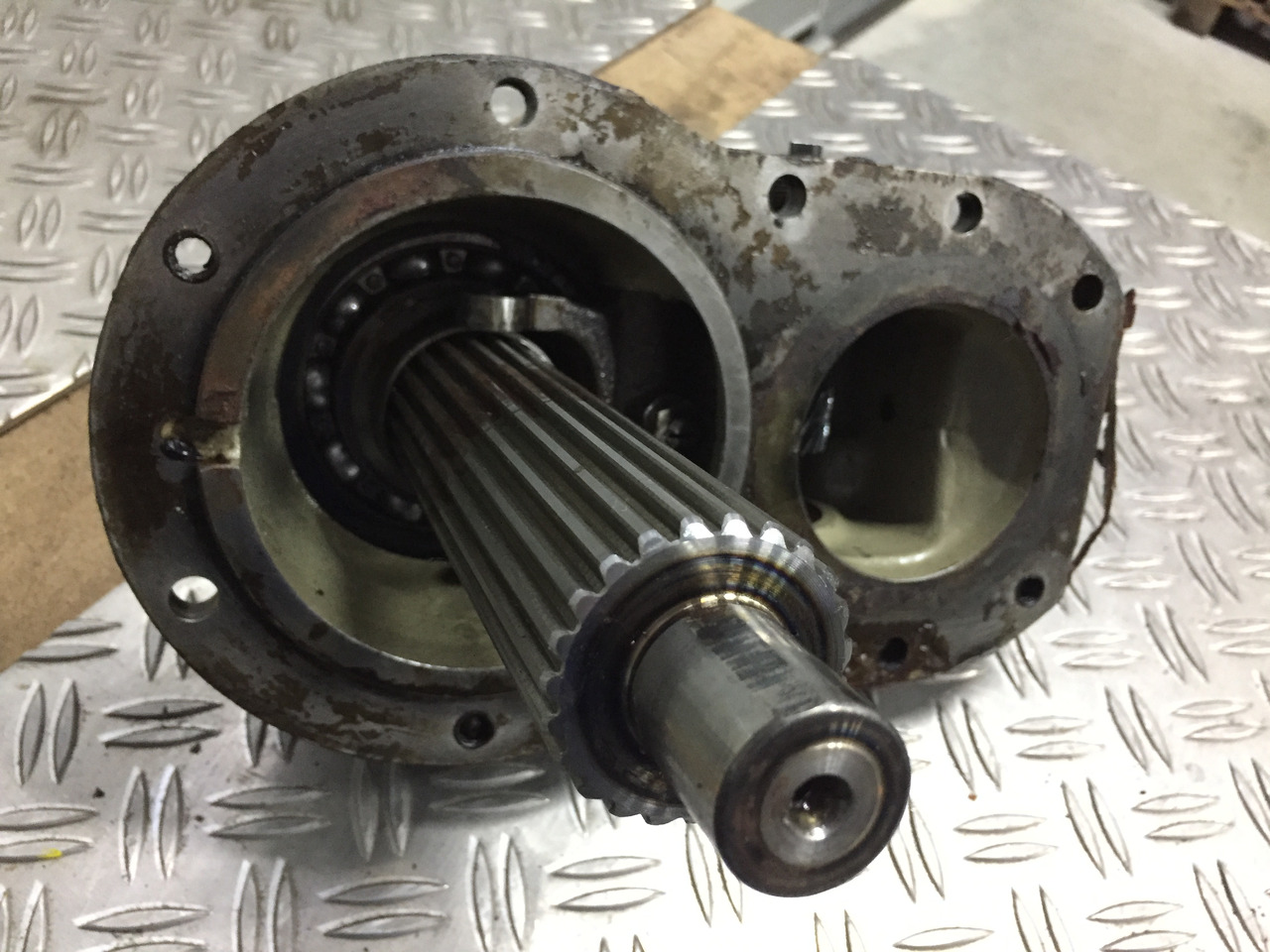 Gebrauchtes MAN Verteilergetriebe / Einzelteile Typ : G 450, Artikel - Nr. : 81.37001 - 7279 - Kutia e marsheve për Kamioni: foto 5 Gebrauchtes MAN Verteilergetriebe / Einzelteile Typ : G 450, Artikel - Nr. : 81.37001 - 7279 - Kutia e marsheve për Kamioni: foto 5