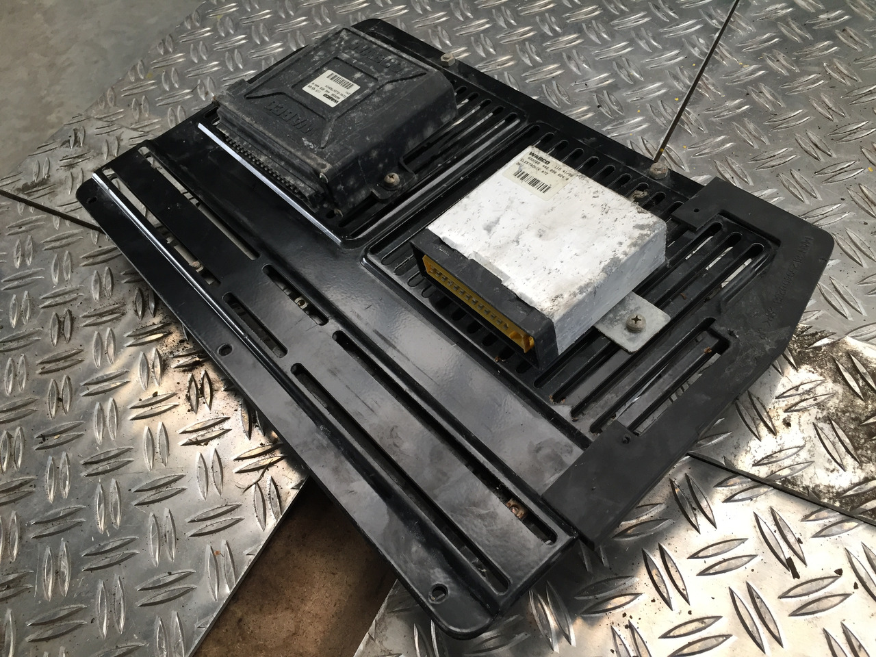 Gebrauchtes Steuergerät WABCO ECAS - Elektronik, 24 V, Artikel - Nr. : 115 45 / 98 - ECU për Kamioni: foto 2 Gebrauchtes Steuergerät WABCO ECAS - Elektronik, 24 V, Artikel - Nr. : 115 45 / 98 - ECU për Kamioni: foto 2