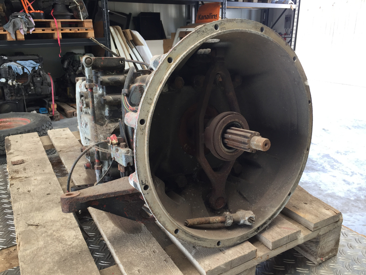 Gebrauchtes ZF Getriebe MAN 17.232, Typ : S6 - 65 + GV - 80, Artikel - Nr. : 81.32002 - 6082 - Kutia e marsheve për Kamioni: foto 3 Gebrauchtes ZF Getriebe MAN 17.232, Typ : S6 - 65 + GV - 80, Artikel - Nr. : 81.32002 - 6082 - Kutia e marsheve për Kamioni: foto 3