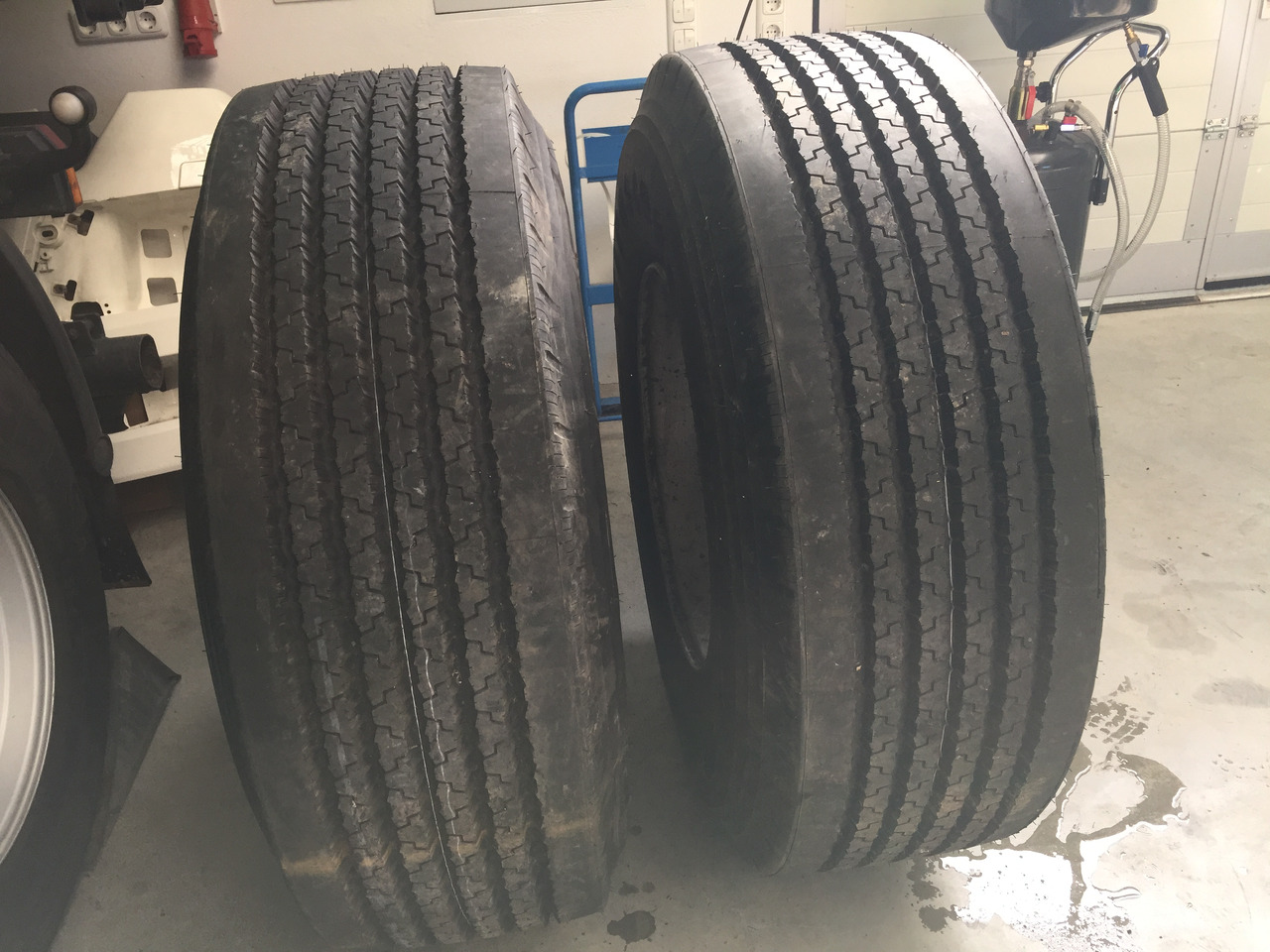 Neue Reifen, Firestone TSP - 3000, Größe : 425 / 65 R x 22,5 - 2 Stück mit Felgen - Gomë për Kamioni: foto 2 Neue Reifen, Firestone TSP - 3000, Größe : 425 / 65 R x 22,5 - 2 Stück mit Felgen - Gomë për Kamioni: foto 2