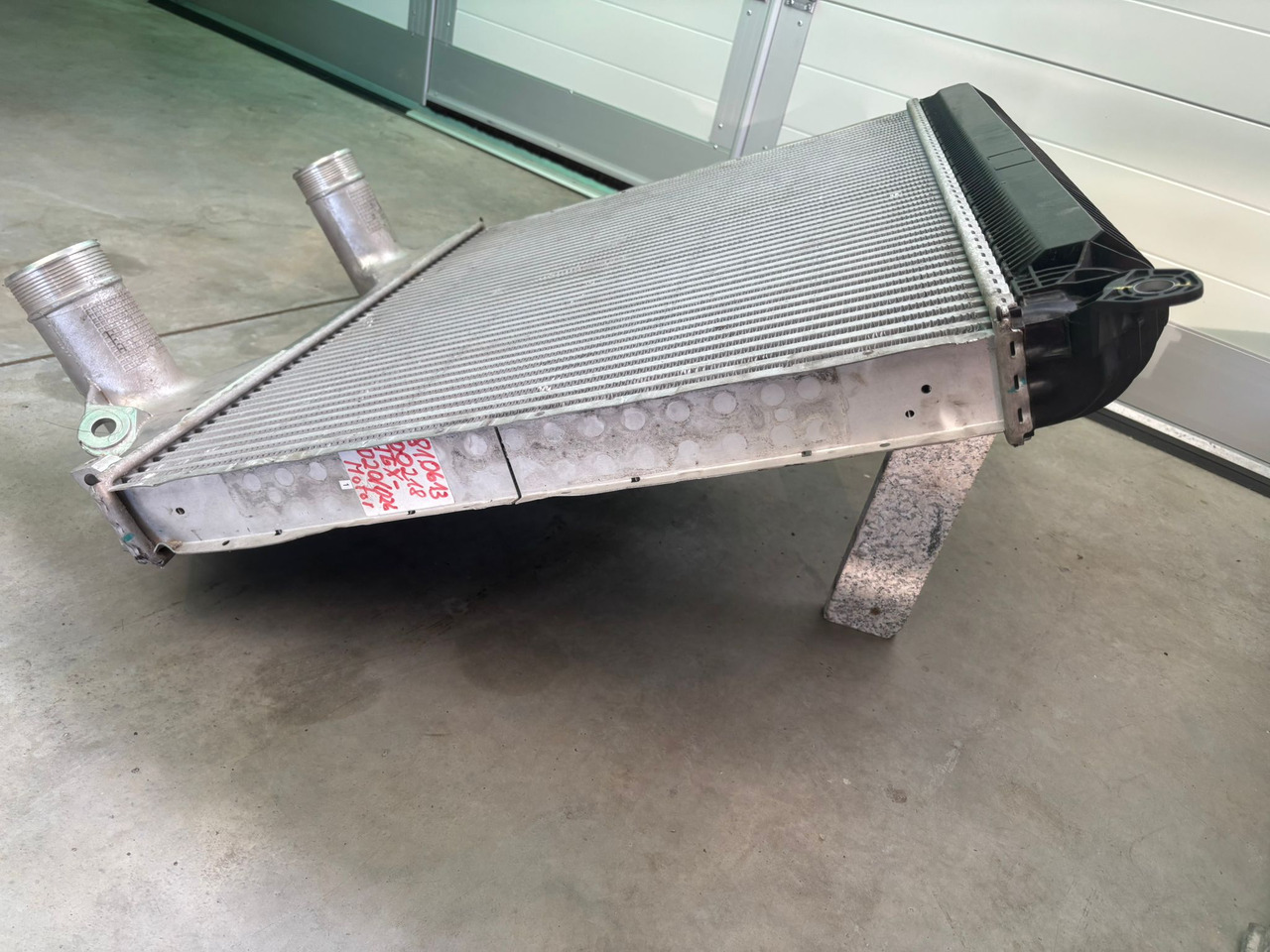 Neuwertiger MAN TGX Ladeluftkühler für D 20 / D 26, Artikel - Nr. : 81.06130 - 0218 - Ftohësi i ndërmjetëm për Kamioni: foto 4 Neuwertiger MAN TGX Ladeluftkühler für D 20 / D 26, Artikel - Nr. : 81.06130 - 0218 - Ftohësi i ndërmjetëm për Kamioni: foto 4