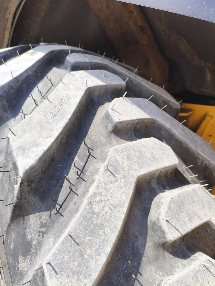 JCB 4CX - Fadromë me shkarkim nga prapa: foto 5 JCB 4CX - Fadromë me shkarkim nga prapa: foto 5