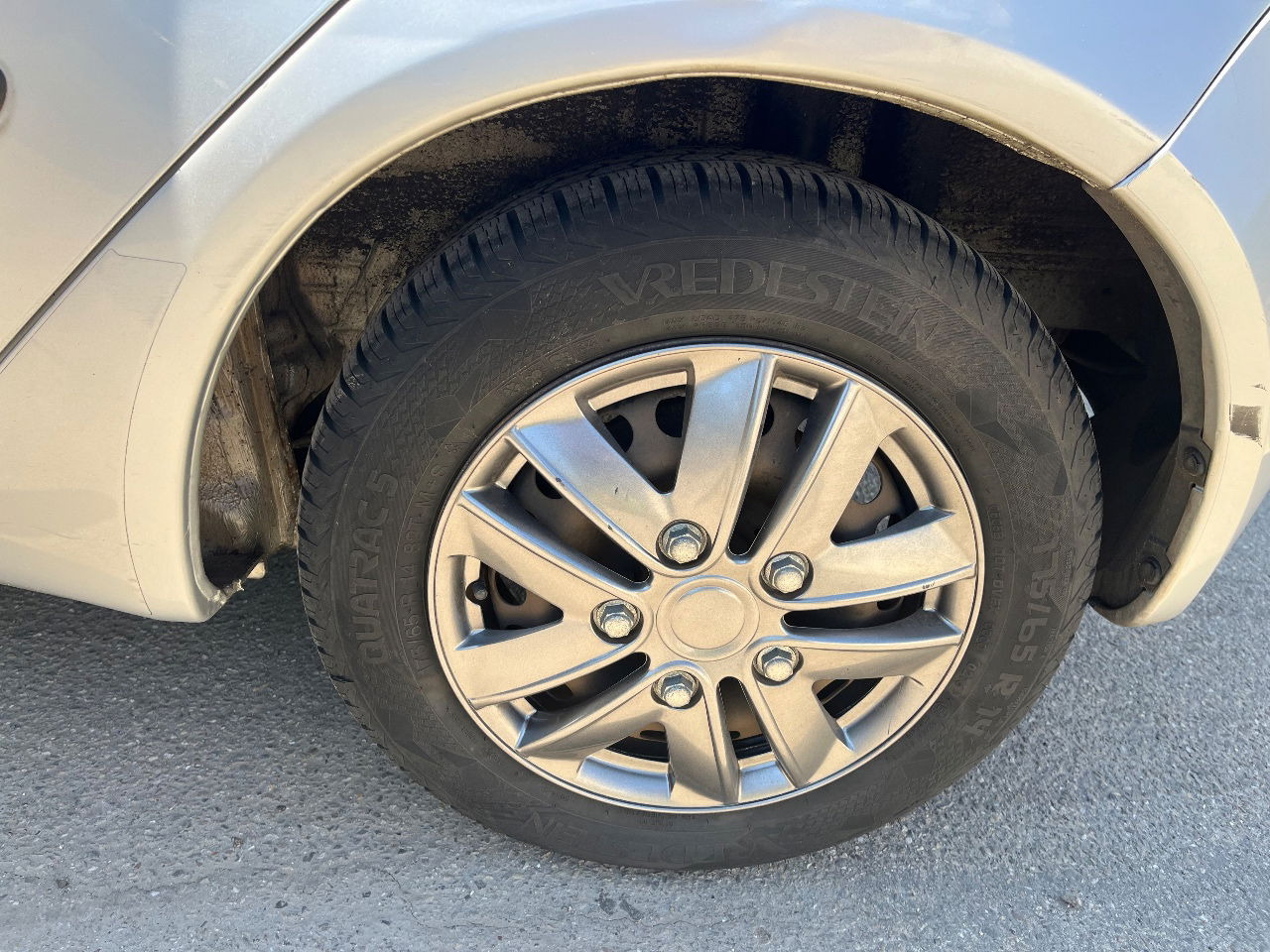 Mitsubishi Colt 1.3 Airco - Veturë: foto 5 Mitsubishi Colt 1.3 Airco - Veturë: foto 5