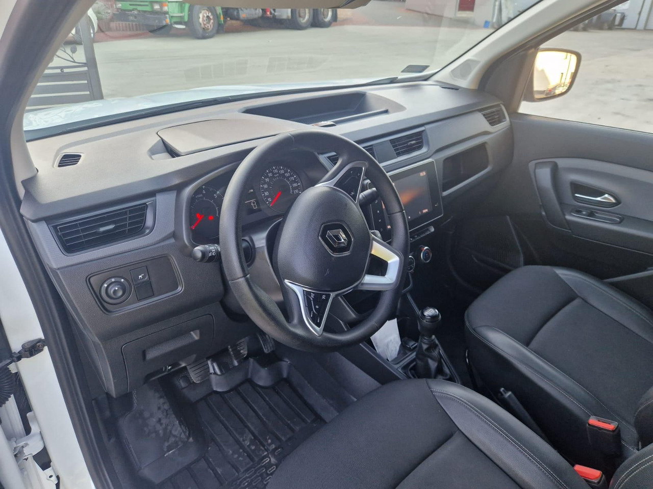 RENAULT EXPRESS - Furgon i vogël: foto 5 RENAULT EXPRESS - Furgon i vogël: foto 5