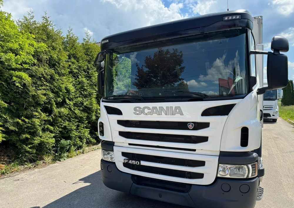 Scania Scania P 450 / CHŁODNIA + WINDA / 23 PALETY / EURO6 / OŚ SKRĘTNA / CARRIER/ ASO - Kamion frigorifer: foto 2 Scania Scania P 450 / CHŁODNIA + WINDA / 23 PALETY / EURO6 / OŚ SKRĘTNA / CARRIER/ ASO - Kamion frigorifer: foto 2