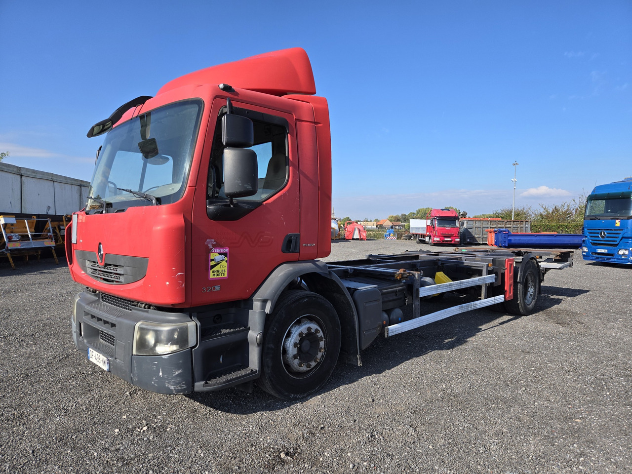 Renault 320DXI - Transportjer kontejnerësh/ Kamion me karroceri të çmontueshme: foto 1 Renault 320DXI - Transportjer kontejnerësh/ Kamion me karroceri të çmontueshme: foto 1