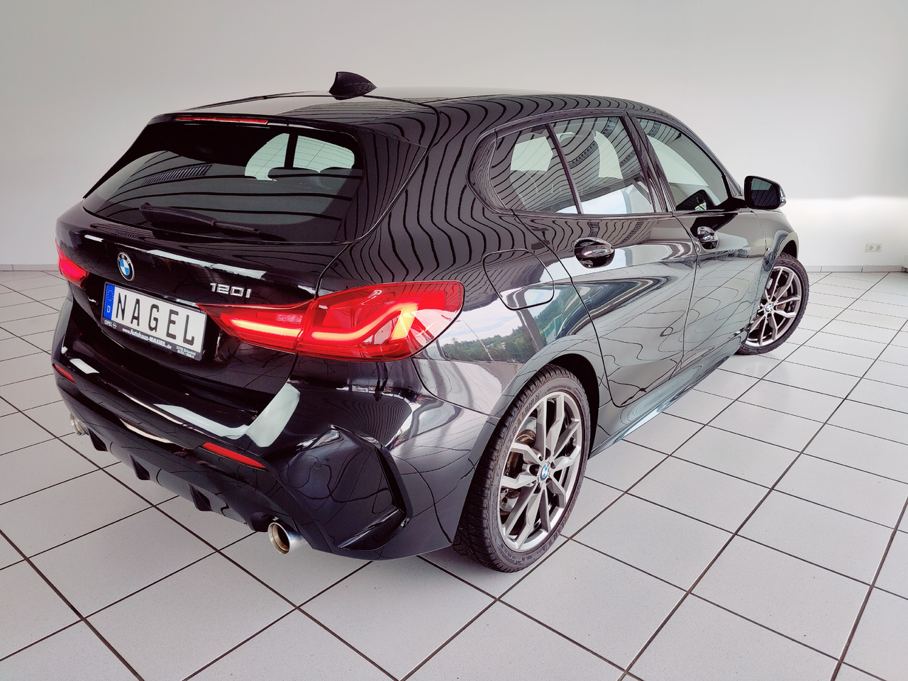 BMW 120 i M Sport RTTI LiveCockpit Head-up Navi - Sedan: foto 5 BMW 120 i M Sport RTTI LiveCockpit Head-up Navi - Sedan: foto 5