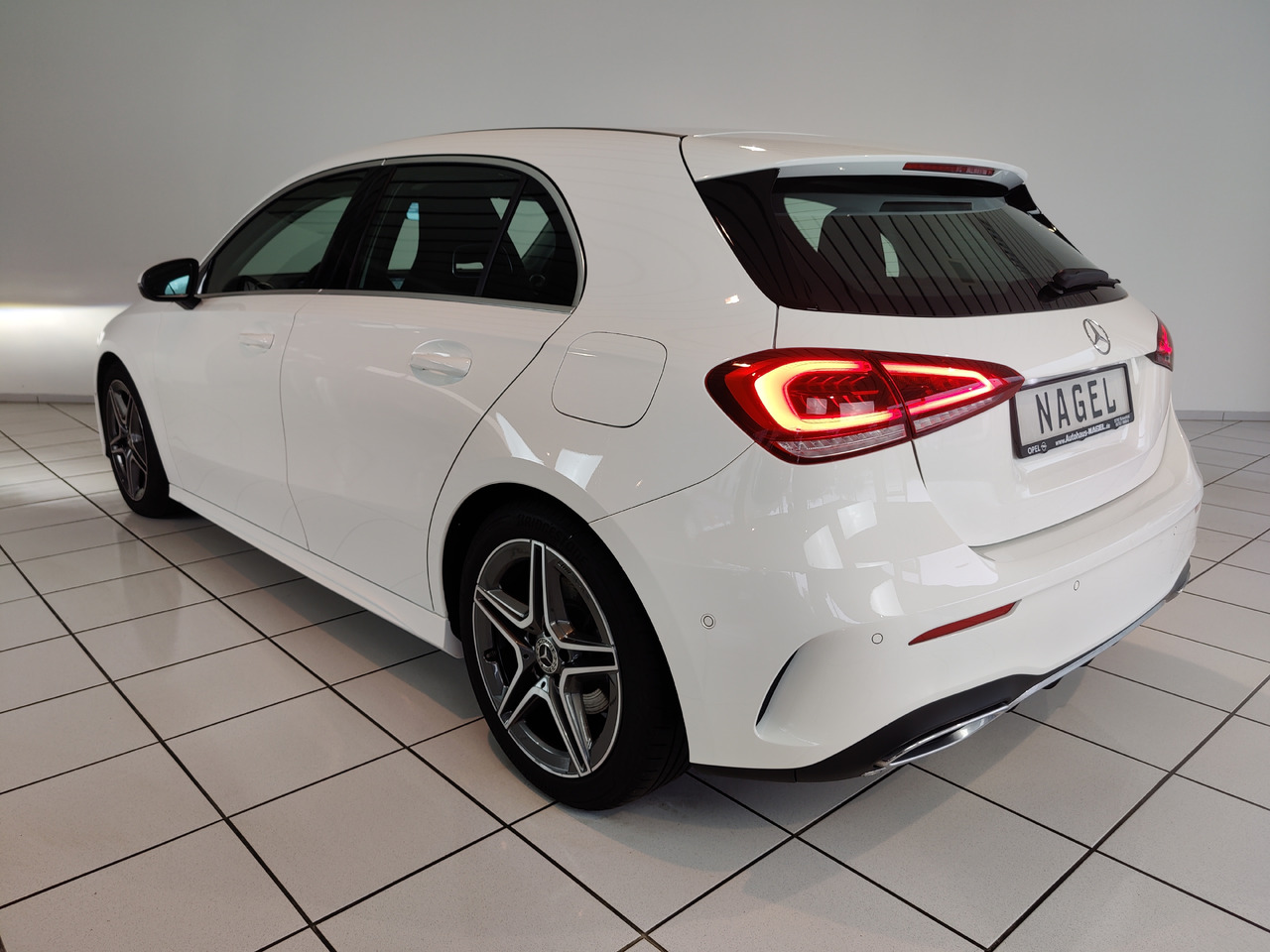Mercedes-Benz A 200 7G-DCT AMG Line Kamera Navi LED SHZ - Sedan: foto 5 Mercedes-Benz A 200 7G-DCT AMG Line Kamera Navi LED SHZ - Sedan: foto 5