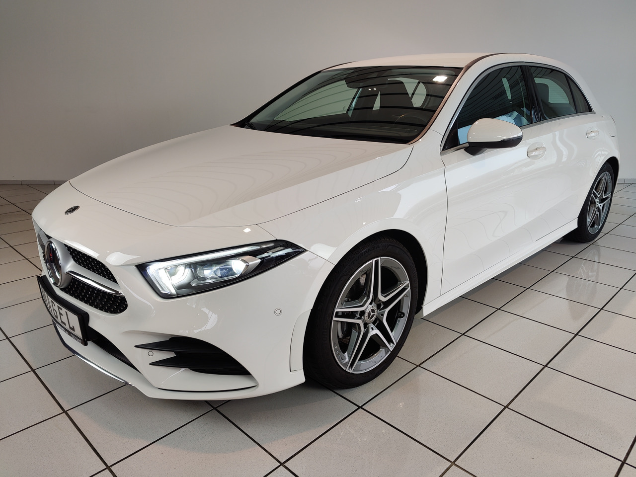 Mercedes-Benz A 200 7G-DCT AMG Line Kamera Navi LED SHZ - Sedan: foto 1 Mercedes-Benz A 200 7G-DCT AMG Line Kamera Navi LED SHZ - Sedan: foto 1