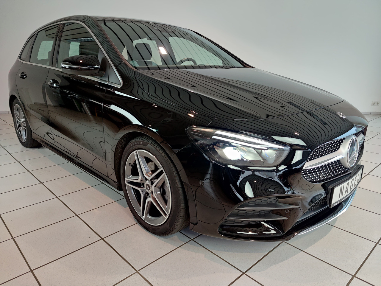 Mercedes-Benz B 200 d 8G-DCT AMG Line Navi LED Sport DAB Rükam - Veturë: foto 2 Mercedes-Benz B 200 d 8G-DCT AMG Line Navi LED Sport DAB Rükam - Veturë: foto 2