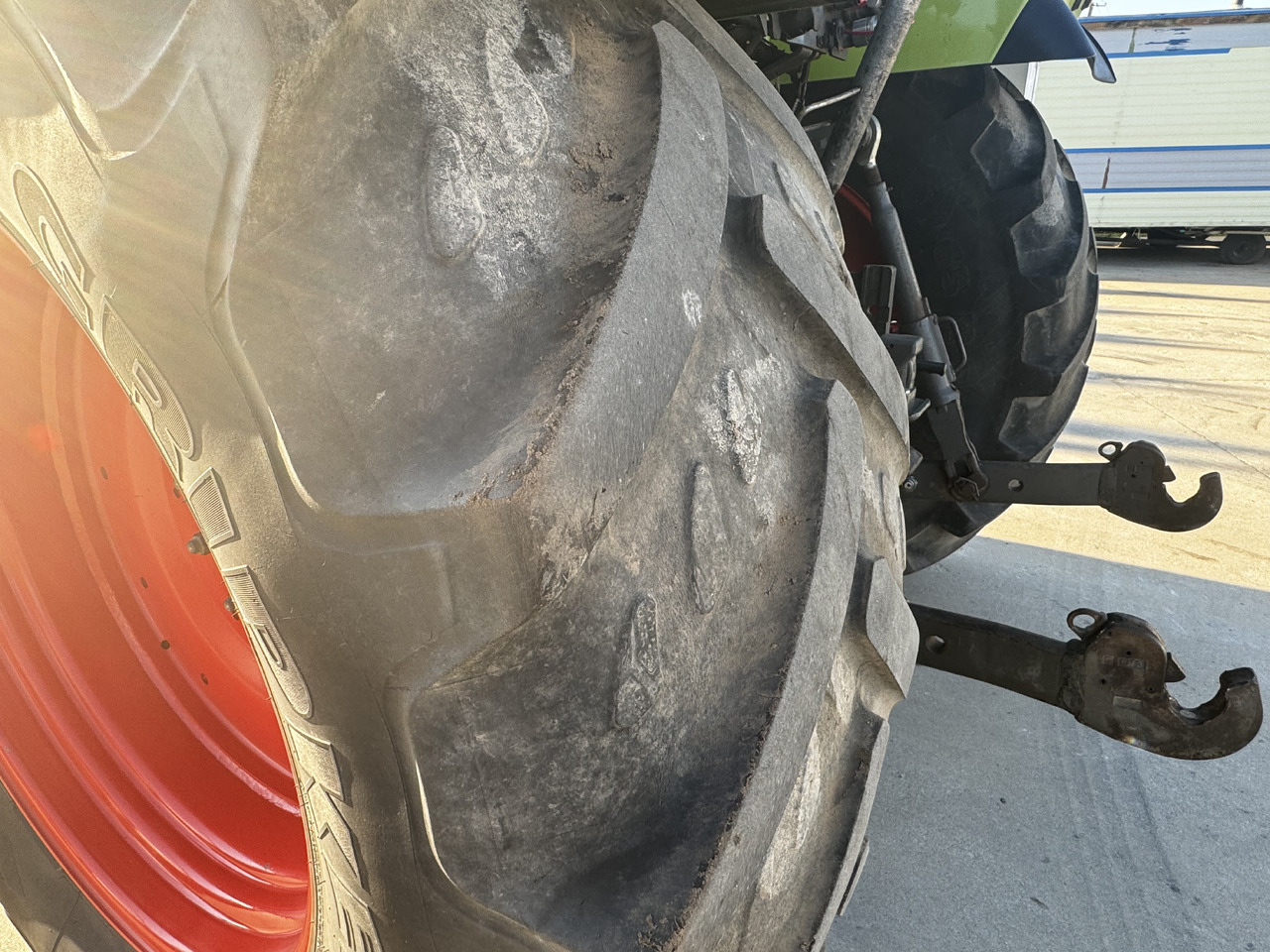 Claas Arion 640 - Traktor: foto 4 Claas Arion 640 - Traktor: foto 4