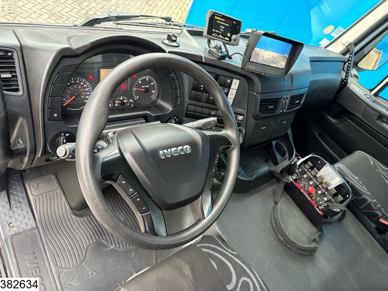 Iveco Trakker 410 6x4, EURO 6, Palfinger, Remote, Steel suspenion - Kamion me karroceri të hapur, Kamion me vinç: foto 5 Iveco Trakker 410 6x4, EURO 6, Palfinger, Remote, Steel suspenion - Kamion me karroceri të hapur, Kamion me vinç: foto 5