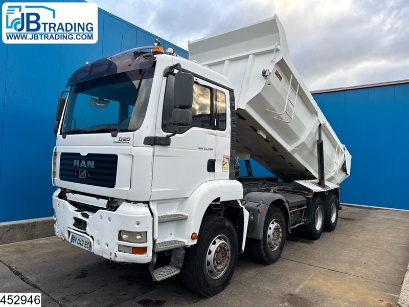 MAN TGA 35 390 8x4, Euro 3, Manual, steel suspension - Kamion vetëshkarkues: foto 1 MAN TGA 35 390 8x4, Euro 3, Manual, steel suspension - Kamion vetëshkarkues: foto 1