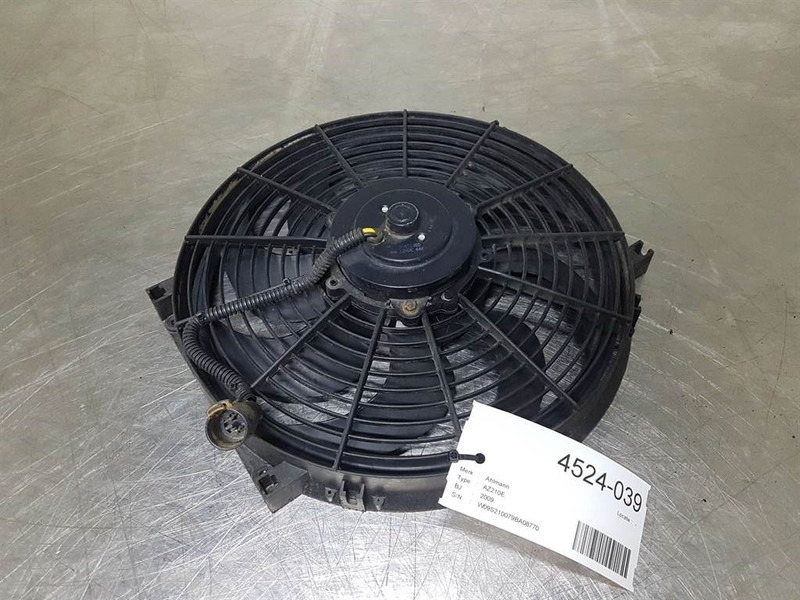 Ahlmann AZ210E-Spal 12VDC-Fan/Lüfter/Ventilator - Sistemi elektrik për Makineri ndërtimi: foto 2 Ahlmann AZ210E-Spal 12VDC-Fan/Lüfter/Ventilator - Sistemi elektrik për Makineri ndërtimi: foto 2