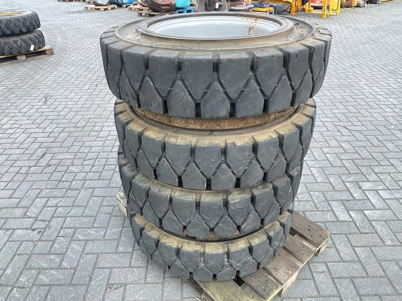 Athletik 10.00-20 - SOLID - Tire/Reifen/Band - Goma dhe bandazhe për Makineri ndërtimi: foto 2 Athletik 10.00-20 - SOLID - Tire/Reifen/Band - Goma dhe bandazhe për Makineri ndërtimi: foto 2