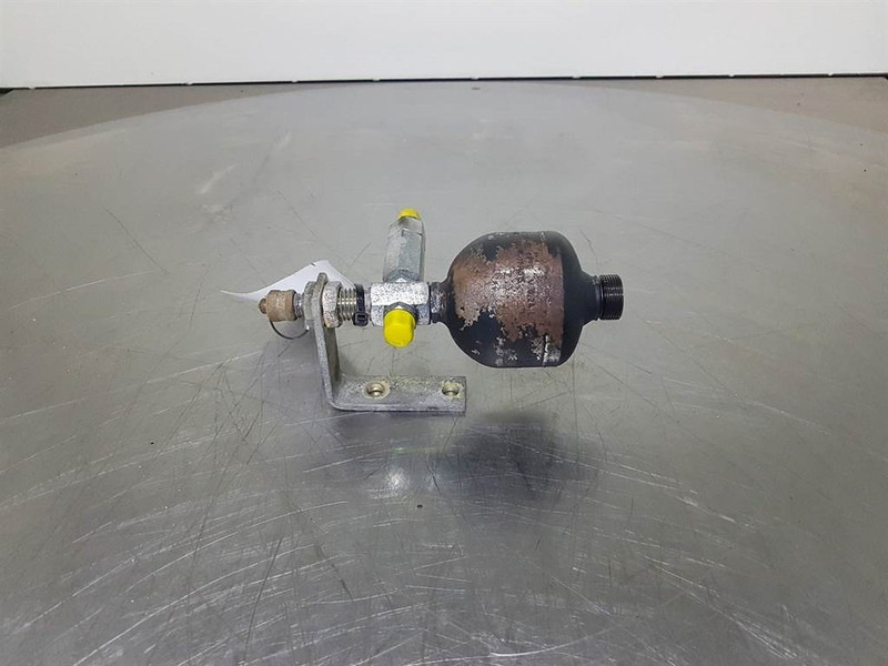 JCB 426E AGRI HT-Hydac SBO100-0,24E1/663U-Accumulator - Sistemi hidraulik për Makineri ndërtimi: foto 1 JCB 426E AGRI HT-Hydac SBO100-0,24E1/663U-Accumulator - Sistemi hidraulik për Makineri ndërtimi: foto 1