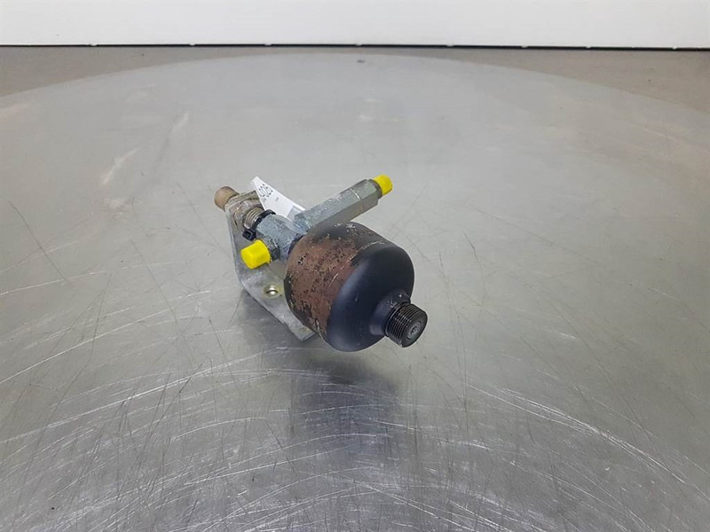 JCB 426E AGRI HT-Hydac SBO100-0,24E1/663U-Accumulator - Sistemi hidraulik për Makineri ndërtimi: foto 2 JCB 426E AGRI HT-Hydac SBO100-0,24E1/663U-Accumulator - Sistemi hidraulik për Makineri ndërtimi: foto 2