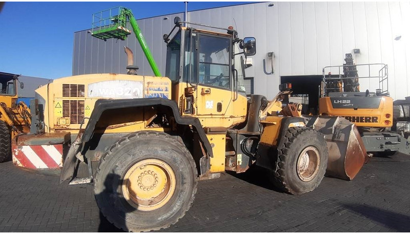 Komatsu WA 320 - 5H (For parts) - Fadrom me goma: foto 3 Komatsu WA 320 - 5H (For parts) - Fadrom me goma: foto 3