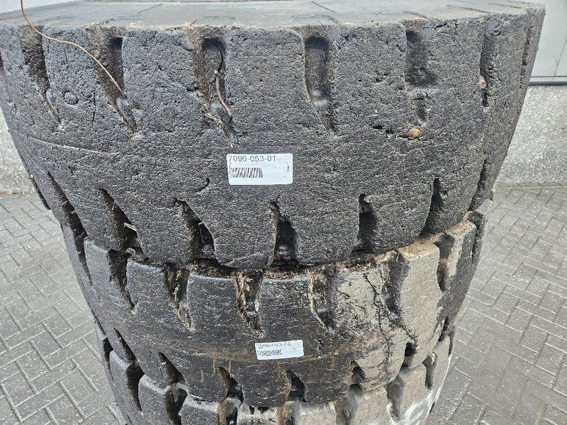 New Holland W110C-Barkley 17.5R25-Tire/Reifen/Band - Goma dhe bandazhe për Makineri ndërtimi: foto 2 New Holland W110C-Barkley 17.5R25-Tire/Reifen/Band - Goma dhe bandazhe për Makineri ndërtimi: foto 2