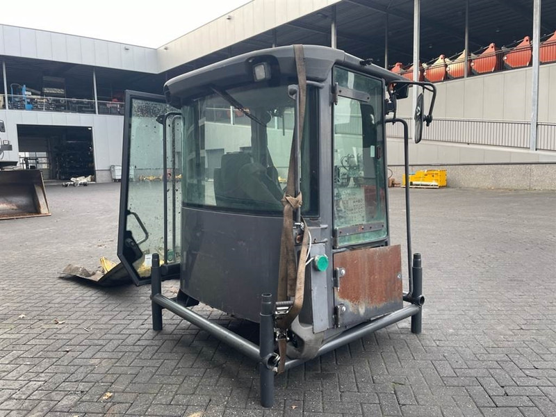 New Holland W110C - Cabin/Kabine/Cabine - Kabina dhe interier për Makineri ndërtimi: foto 4 New Holland W110C - Cabin/Kabine/Cabine - Kabina dhe interier për Makineri ndërtimi: foto 4