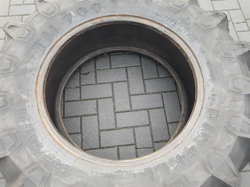 Pirelli 420/70R28-Tire/Reifen/Band - Goma dhe bandazhe për Makineri ndërtimi: foto 4 Pirelli 420/70R28-Tire/Reifen/Band - Goma dhe bandazhe për Makineri ndërtimi: foto 4