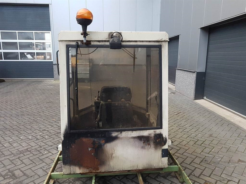 Schaeff SKL832-6336105100-Cabin/Kabine/Cabine - Kabina dhe interier për Makineri ndërtimi: foto 5 Schaeff SKL832-6336105100-Cabin/Kabine/Cabine - Kabina dhe interier për Makineri ndërtimi: foto 5