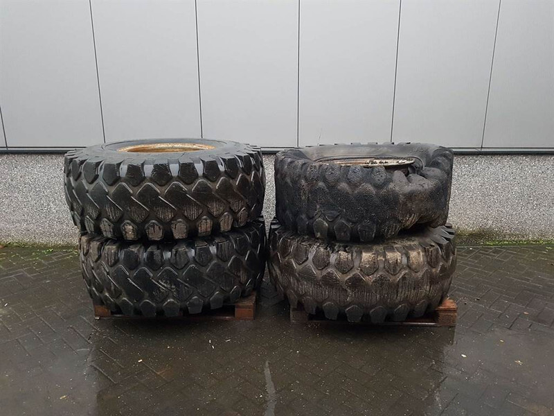 Terex TL210-Solideal 20.5-25-Tire/Reifen/Band - Goma dhe bandazhe për Makineri ndërtimi: foto 1 Terex TL210-Solideal 20.5-25-Tire/Reifen/Band - Goma dhe bandazhe për Makineri ndërtimi: foto 1