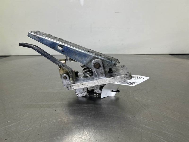 Terex TW150-6041506-Brake pedal/Bremspedal/Rempedaal - Kabina dhe interier për Makineri ndërtimi: foto 2 Terex TW150-6041506-Brake pedal/Bremspedal/Rempedaal - Kabina dhe interier për Makineri ndërtimi: foto 2