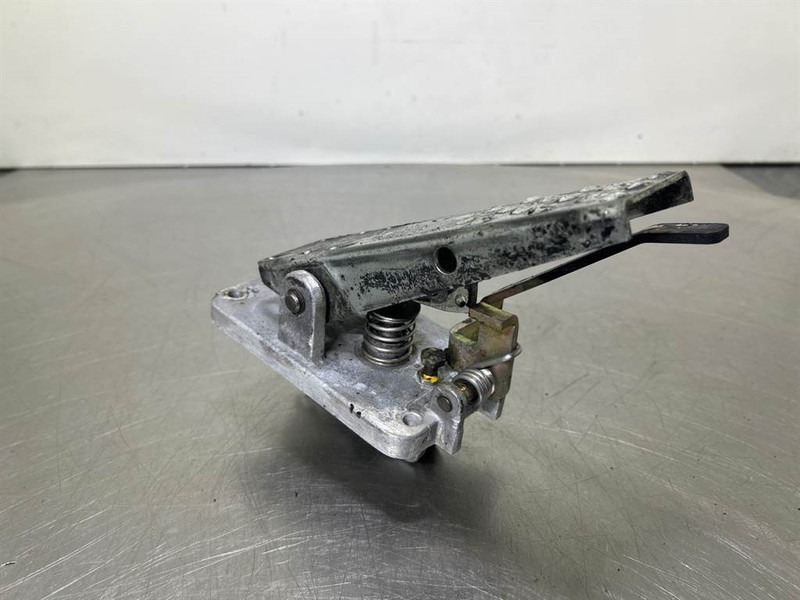Terex TW150-6041506-Brake pedal/Bremspedal/Rempedaal - Kabina dhe interier për Makineri ndërtimi: foto 4 Terex TW150-6041506-Brake pedal/Bremspedal/Rempedaal - Kabina dhe interier për Makineri ndërtimi: foto 4
