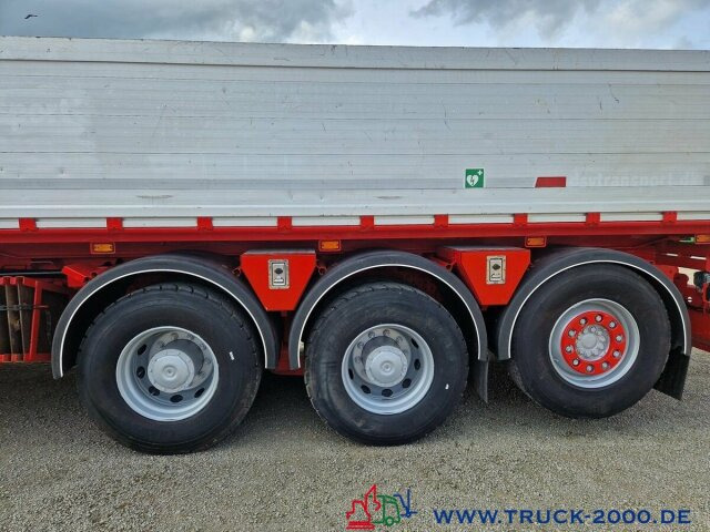 Mercedes-Benz Arocs 3251 8x4 Hiab 302 EP-5 28M/T 19mHakenhöhe - Kamion vetëshkarkues, Kamion me vinç: foto 2 Mercedes-Benz Arocs 3251 8x4 Hiab 302 EP-5 28M/T 19mHakenhöhe - Kamion vetëshkarkues, Kamion me vinç: foto 2