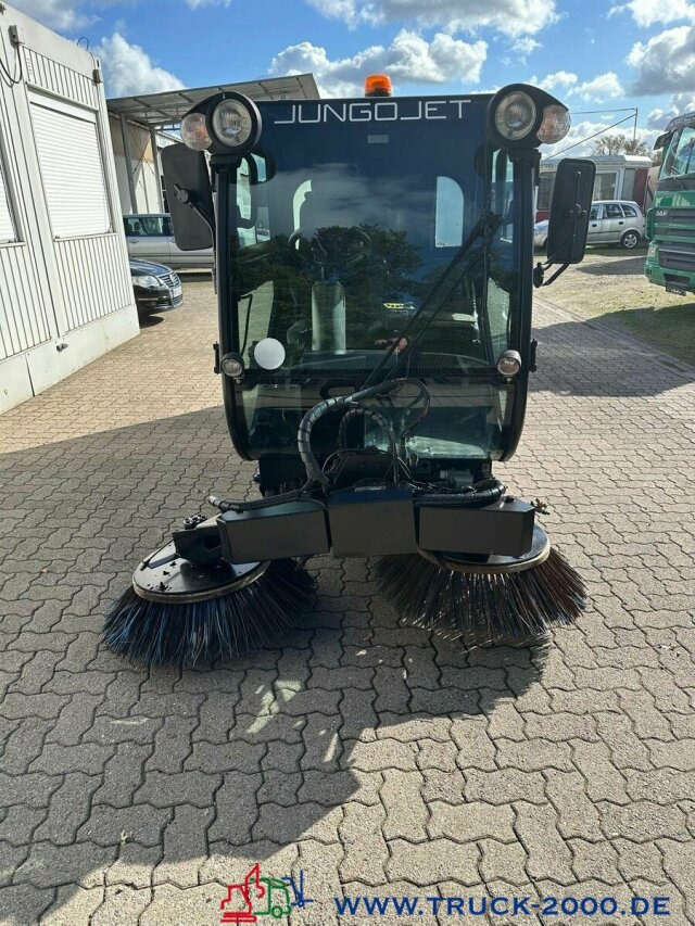 Nilfisk JungoJet3500 Winterdienst & Kehrmaschine - Makinë fshirëse për rrugët: foto 5 Nilfisk JungoJet3500 Winterdienst & Kehrmaschine - Makinë fshirëse për rrugët: foto 5