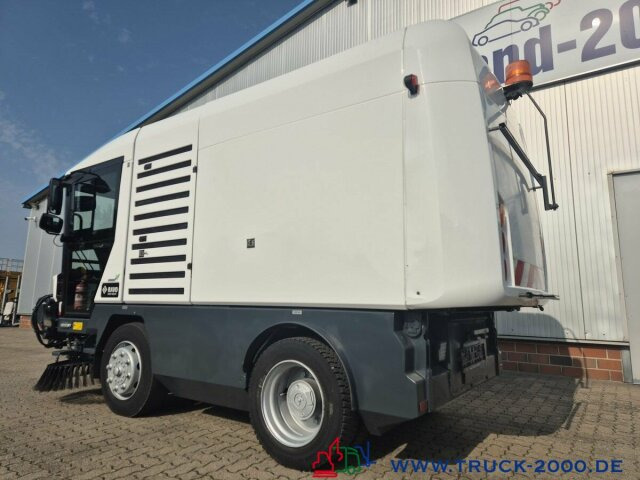 Ravo 540 3 Besen Sweeper 62 km/h Autobahn fähig - Makinë fshirëse për rrugët: foto 4 Ravo 540 3 Besen Sweeper 62 km/h Autobahn fähig - Makinë fshirëse për rrugët: foto 4