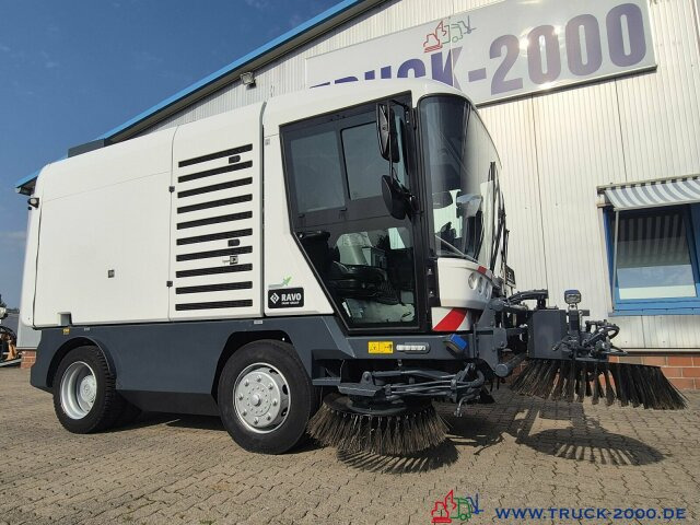 Ravo 540 3 Besen Sweeper 62 km/h Autobahn fähig - Makinë fshirëse për rrugët: foto 3 Ravo 540 3 Besen Sweeper 62 km/h Autobahn fähig - Makinë fshirëse për rrugët: foto 3