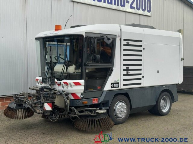 Ravo 540 3 Besensystem Sweeper + Sprühen 50 Km/h - Makinë fshirëse për rrugët: foto 1 Ravo 540 3 Besensystem Sweeper + Sprühen 50 Km/h - Makinë fshirëse për rrugët: foto 1