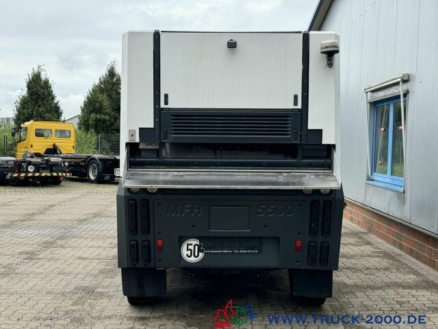 Schmidt MFH 5500 3 Besen + Hochdruckreiniger mit Lanze - Makinë fshirëse për rrugët: foto 4 Schmidt MFH 5500 3 Besen + Hochdruckreiniger mit Lanze - Makinë fshirëse për rrugët: foto 4