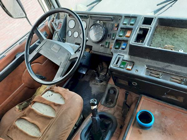 Volvo F 12 6*4 STEEL SUSPENSION - Kamion kabinë-shasi: foto 3 Volvo F 12 6*4 STEEL SUSPENSION - Kamion kabinë-shasi: foto 3