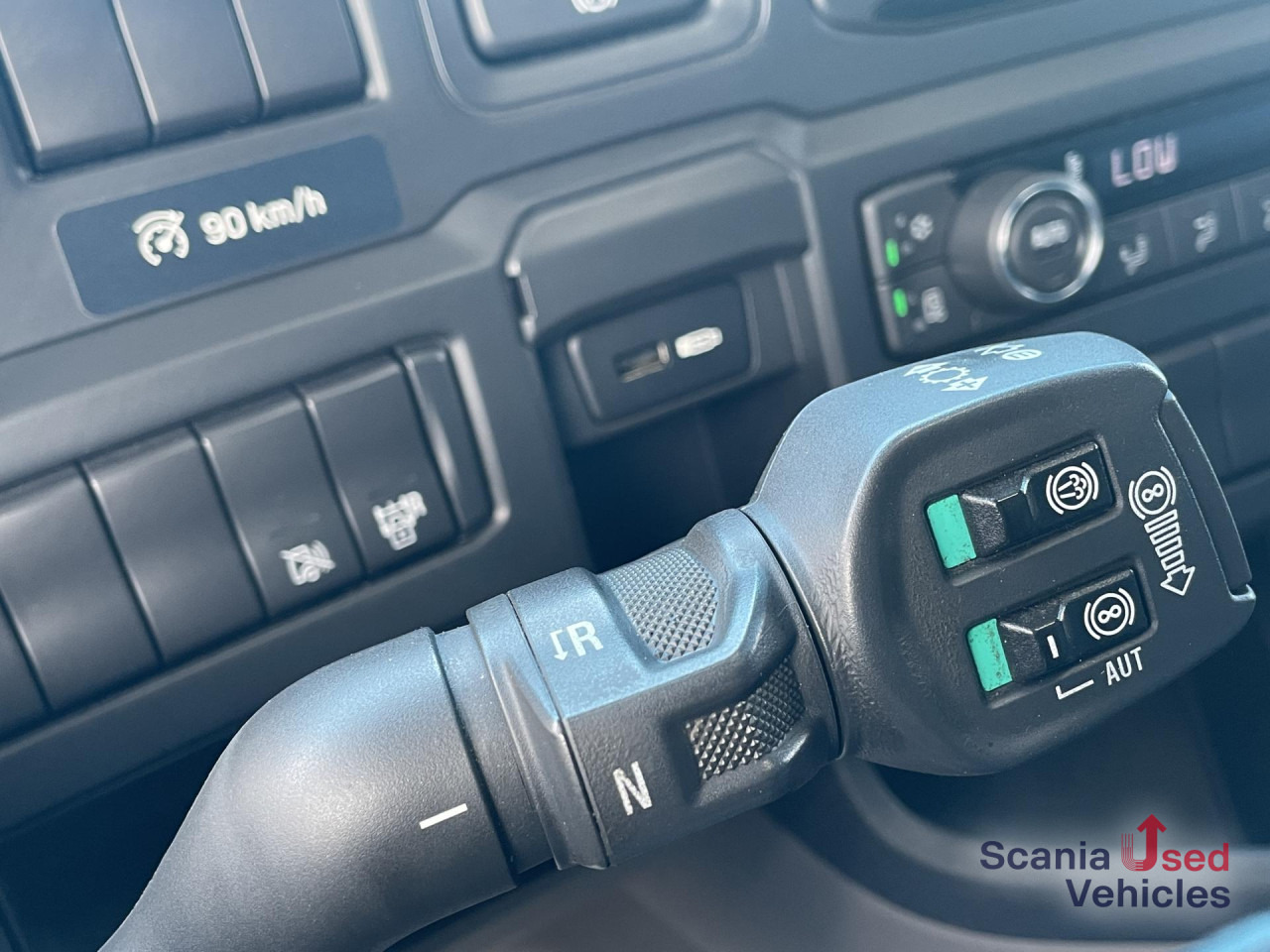 SCANIA R 450 A4x2NB DIFF-L RETARDER FULL AIR 8T LEATHER - Gjysmë-kamion: foto 5 SCANIA R 450 A4x2NB DIFF-L RETARDER FULL AIR 8T LEATHER - Gjysmë-kamion: foto 5