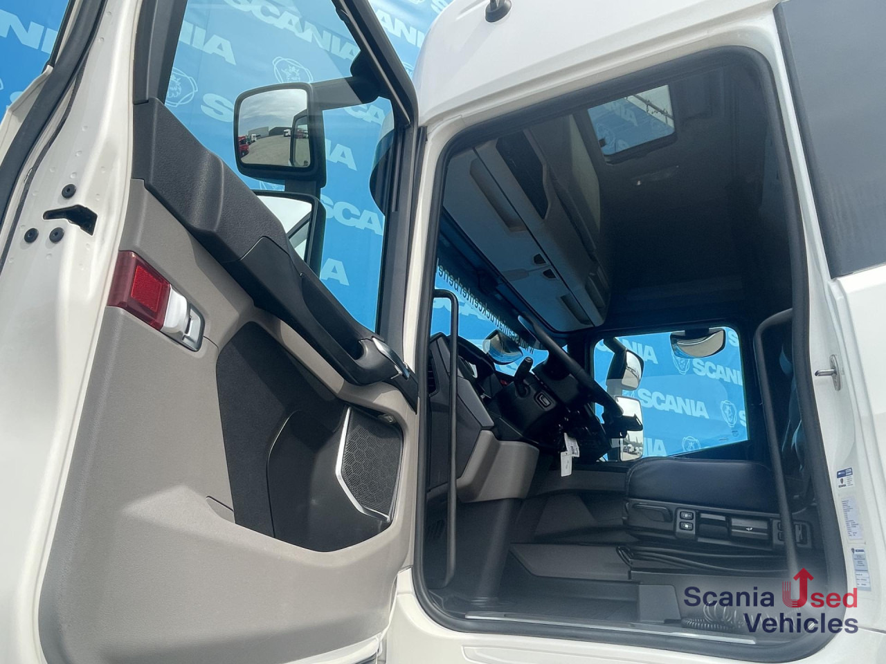 SCANIA R 450 A4x2NB DIFF-L RETARDER FULL AIR 8T LEATHER - Gjysmë-kamion: foto 2 SCANIA R 450 A4x2NB DIFF-L RETARDER FULL AIR 8T LEATHER - Gjysmë-kamion: foto 2