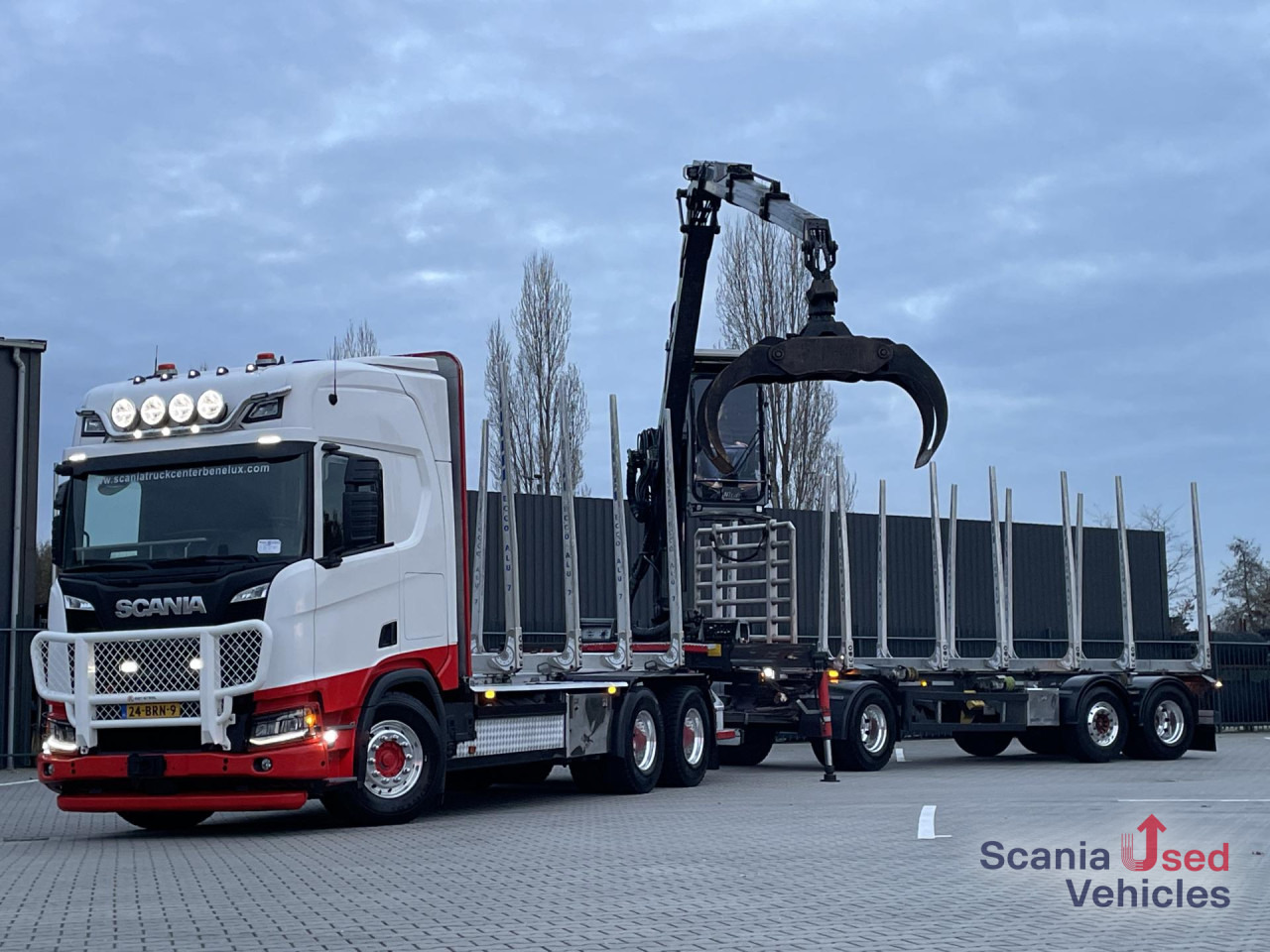 SCANIA R 650 B6x4NB RETARDER V8 WOOD KESLA 2112T CRANE - Kamion për transport druri, Kamion me vinç: foto 1 SCANIA R 650 B6x4NB RETARDER V8 WOOD KESLA 2112T CRANE - Kamion për transport druri, Kamion me vinç: foto 1
