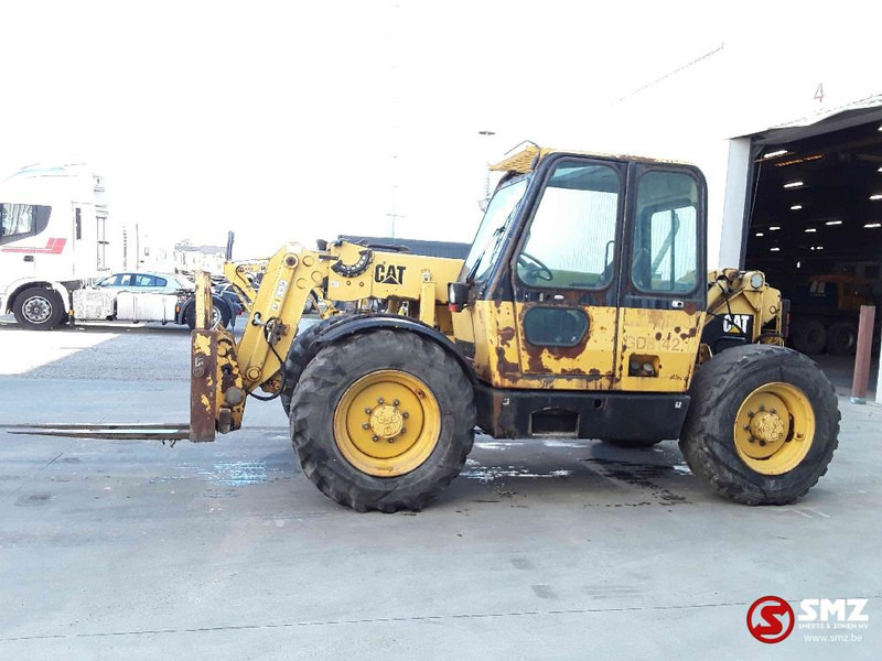Caterpillar TH 62 - Ekskavator teleskopik: foto 5 Caterpillar TH 62 - Ekskavator teleskopik: foto 5