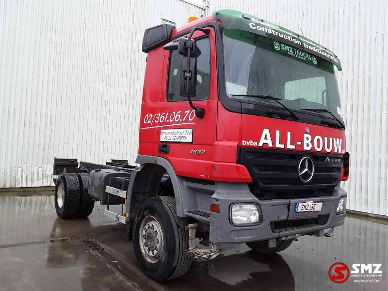 Mercedes-Benz Actros 1832 4x4 209000 km!! - Kamion kabinë-shasi: foto 1 Mercedes-Benz Actros 1832 4x4 209000 km!! - Kamion kabinë-shasi: foto 1