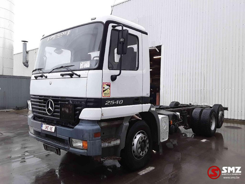 Mercedes-Benz Actros 2540 6x2 francais - Kamion kabinë-shasi: foto 3 Mercedes-Benz Actros 2540 6x2 francais - Kamion kabinë-shasi: foto 3