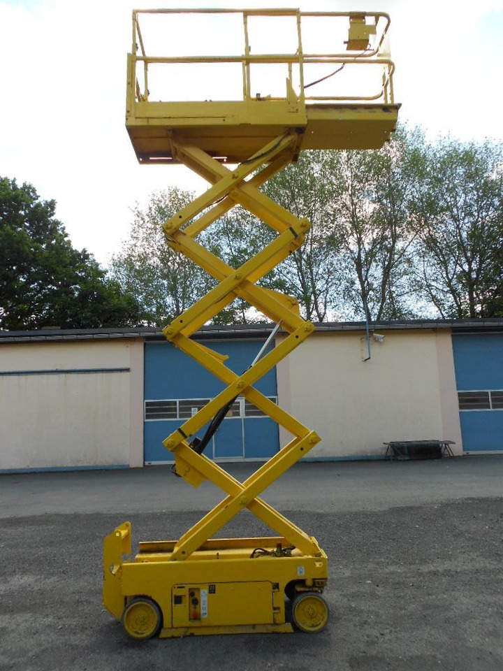 Genie GS 1930, Scherenarbeitsbühne Genie 8 m - Platformë ajrore e montuar në kamion: foto 1 Genie GS 1930, Scherenarbeitsbühne Genie 8 m - Platformë ajrore e montuar në kamion: foto 1