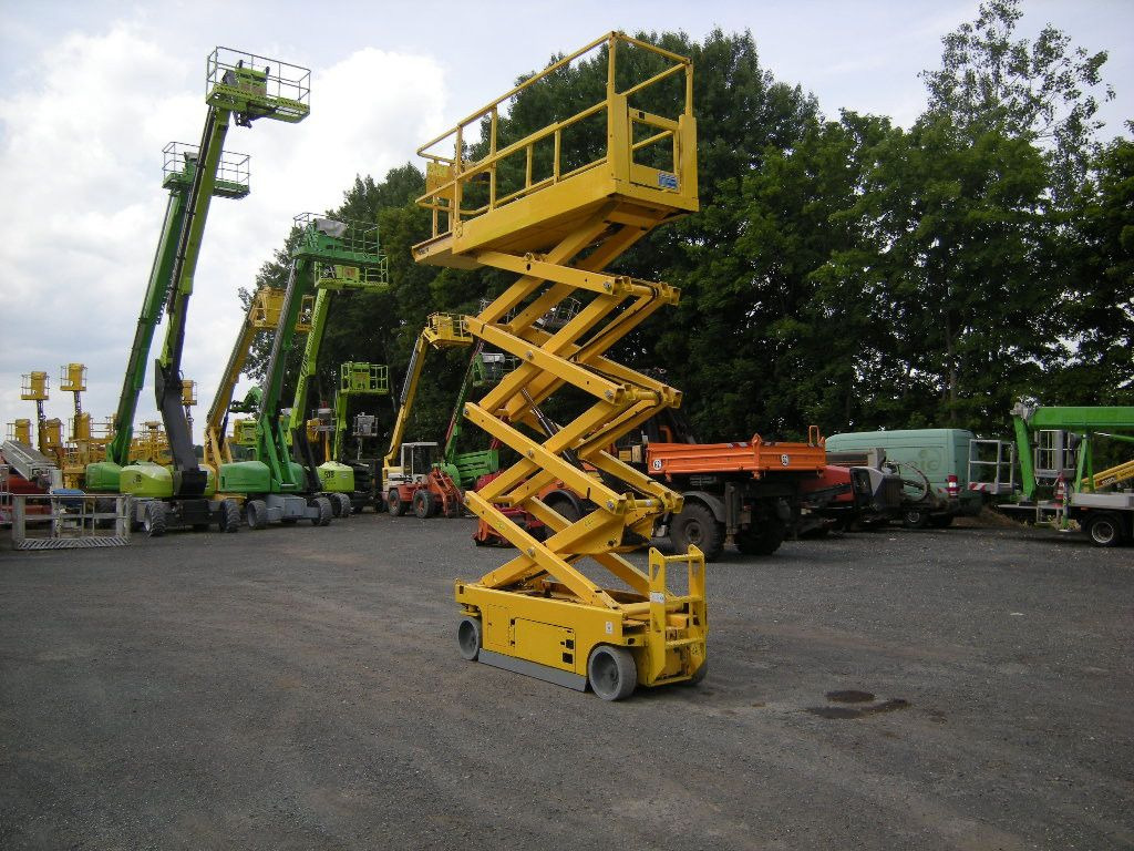 Genie GS 2632, Scherenarbeitsbühne Genie 10 m - Platformë ajrore e montuar në kamion: foto 4 Genie GS 2632, Scherenarbeitsbühne Genie 10 m - Platformë ajrore e montuar në kamion: foto 4