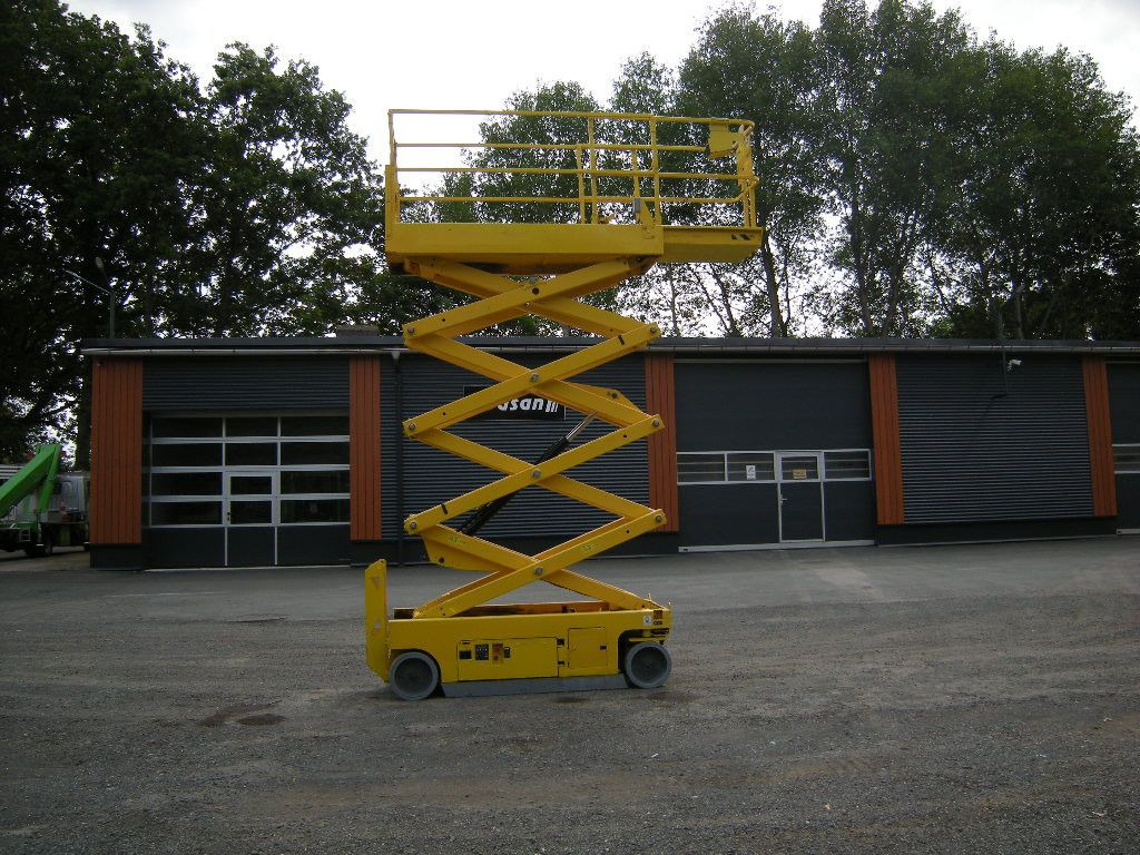 Genie GS 2632, Scherenarbeitsbühne Genie 10 m - Platformë ajrore e montuar në kamion: foto 1 Genie GS 2632, Scherenarbeitsbühne Genie 10 m - Platformë ajrore e montuar në kamion: foto 1