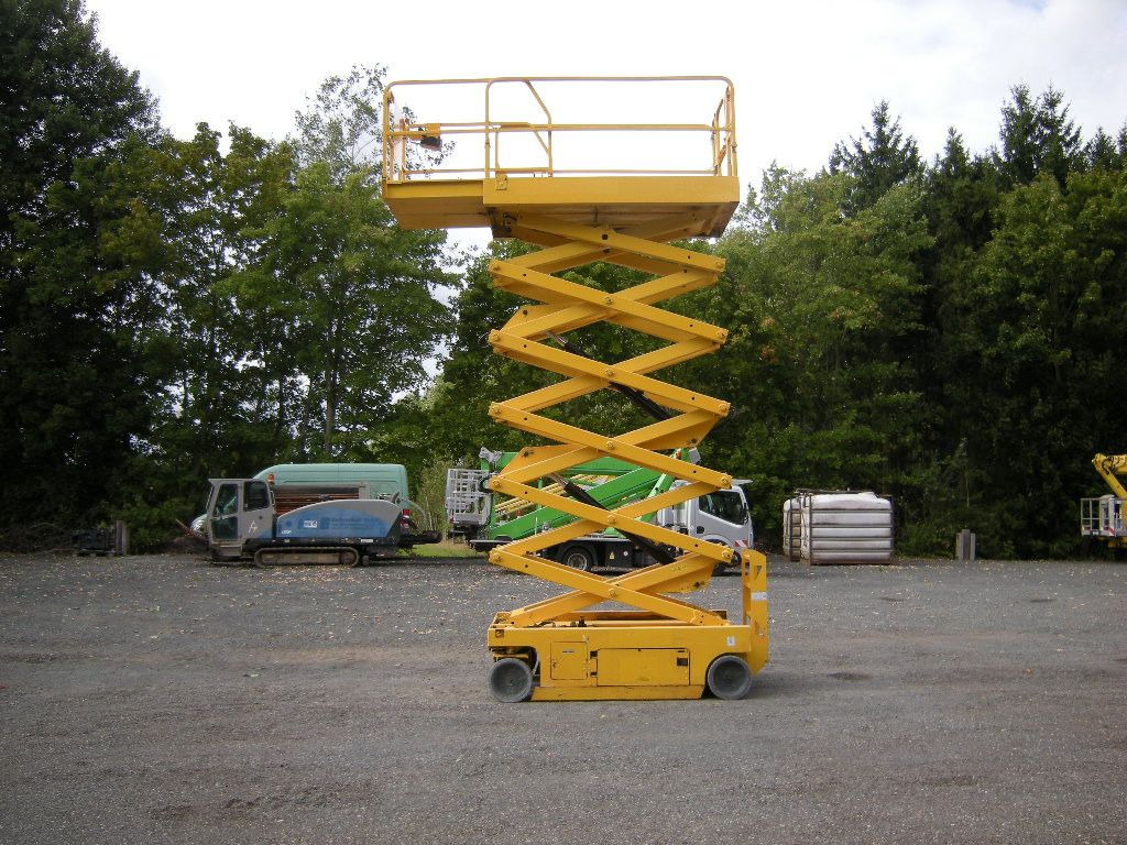 Genie GS 4047 Scherenarbeitsbühne Genie 14 m - Platformë ajrore e montuar në kamion: foto 3 Genie GS 4047 Scherenarbeitsbühne Genie 14 m - Platformë ajrore e montuar në kamion: foto 3