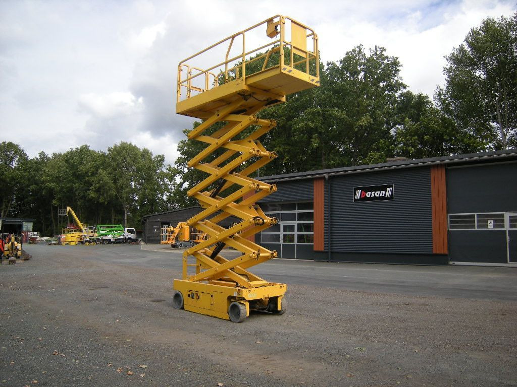 Genie GS 4047 Scherenarbeitsbühne Genie 14 m - Platformë ajrore e montuar në kamion: foto 5 Genie GS 4047 Scherenarbeitsbühne Genie 14 m - Platformë ajrore e montuar në kamion: foto 5