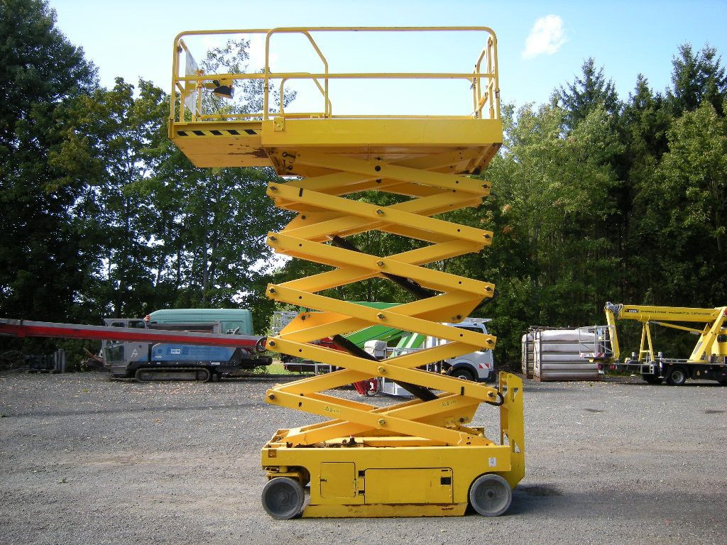 Genie GS 4047 Scherenarbeitsbühne Genie 14 m - Platformë ajrore e montuar në kamion: foto 5 Genie GS 4047 Scherenarbeitsbühne Genie 14 m - Platformë ajrore e montuar në kamion: foto 5
