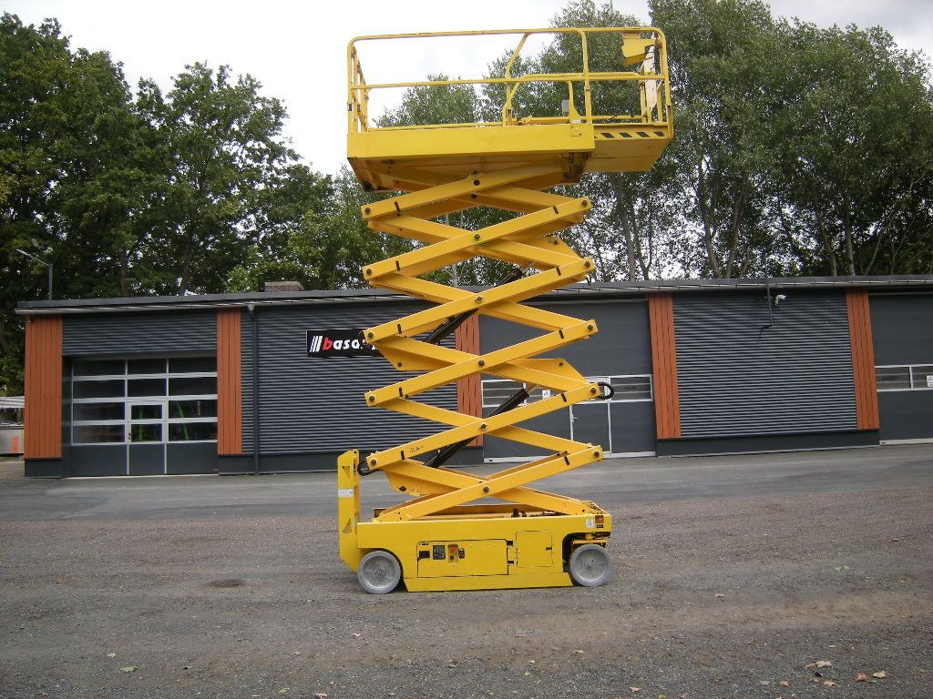 Genie GS 4047 Scherenarbeitsbühne Genie 14 m - Platformë ajrore e montuar në kamion: foto 1 Genie GS 4047 Scherenarbeitsbühne Genie 14 m - Platformë ajrore e montuar në kamion: foto 1
