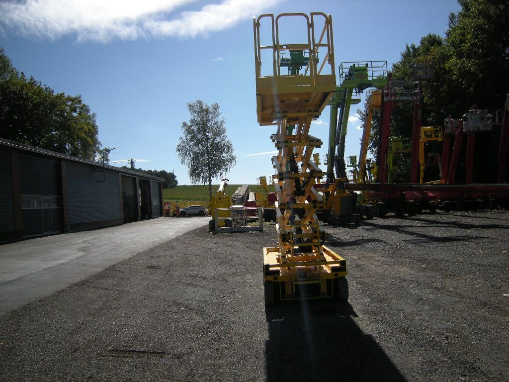 Genie GS 4047 Scherenarbeitsbühne Genie 14 m - Platformë ajrore e montuar në kamion: foto 4 Genie GS 4047 Scherenarbeitsbühne Genie 14 m - Platformë ajrore e montuar në kamion: foto 4